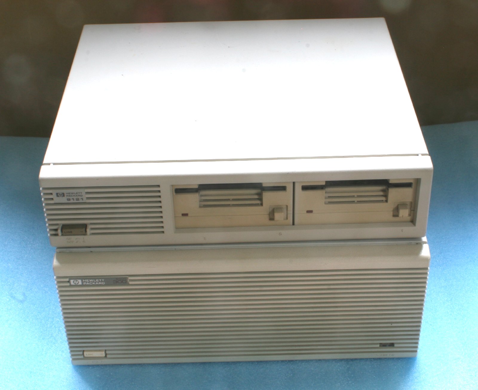 HP9000/310 with HP9121